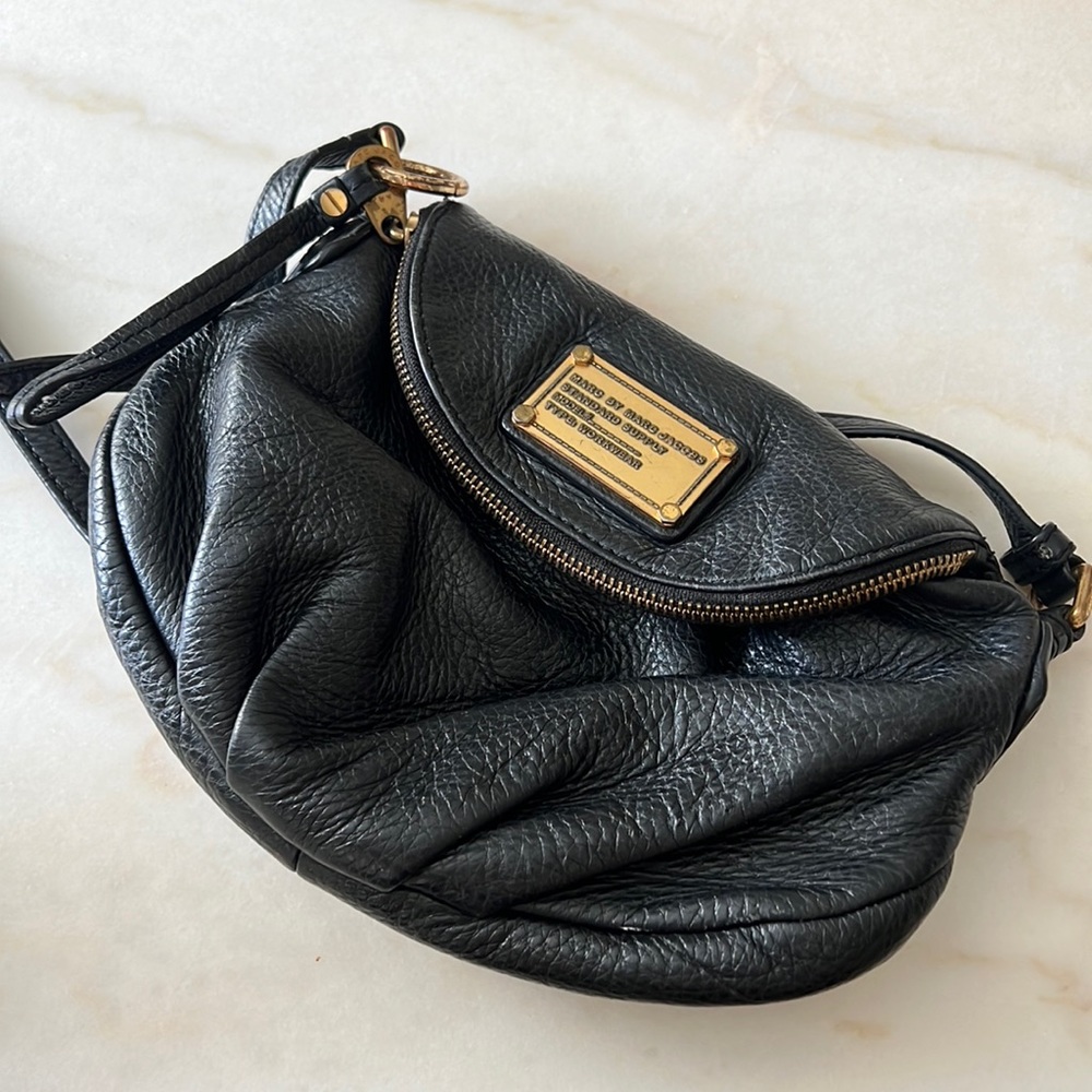 Marc Jacobs mini Natasha cross-body bag in black
100% calf leather